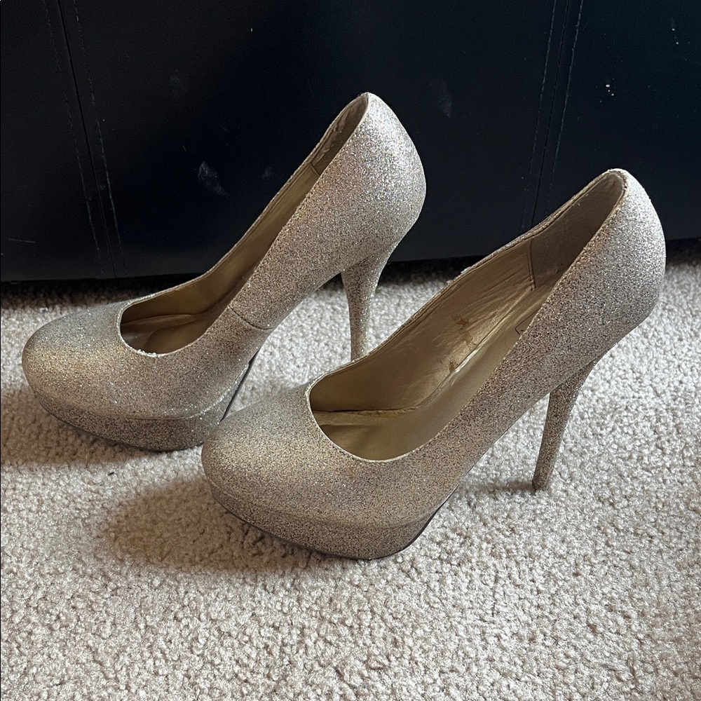 Speed Limit 98 Glittering Silver Heels
